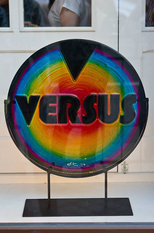 Versus Logo Versus Logo Szkło